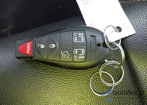 2014 Chrysler Town & Country Touring z USA, uszkodzony, nr VIN 2C4RC1BG7ER455410